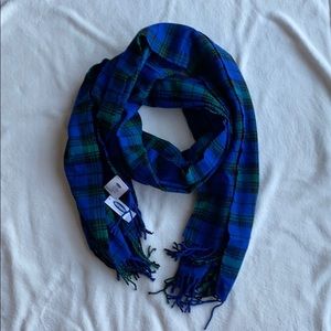 BNWT Old Navy green/blue/black blanket scarf